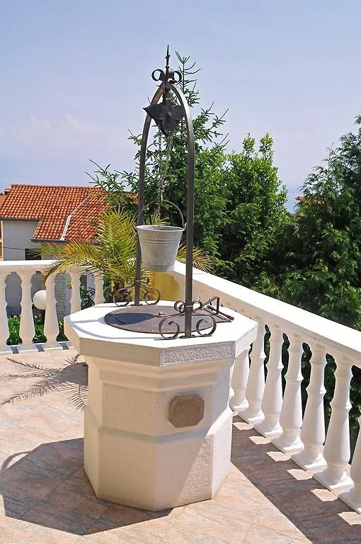 Apartments Petricic With Swimming Pool Icici 0*,