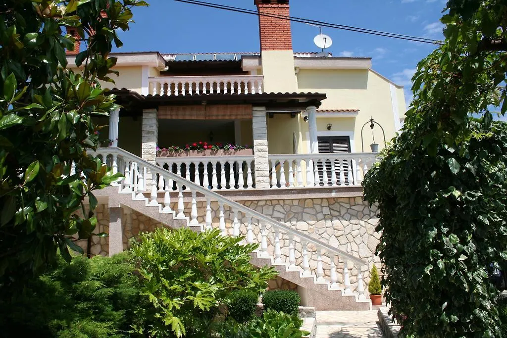 Apartments Petricic With Swimming Pool Icici 0*,